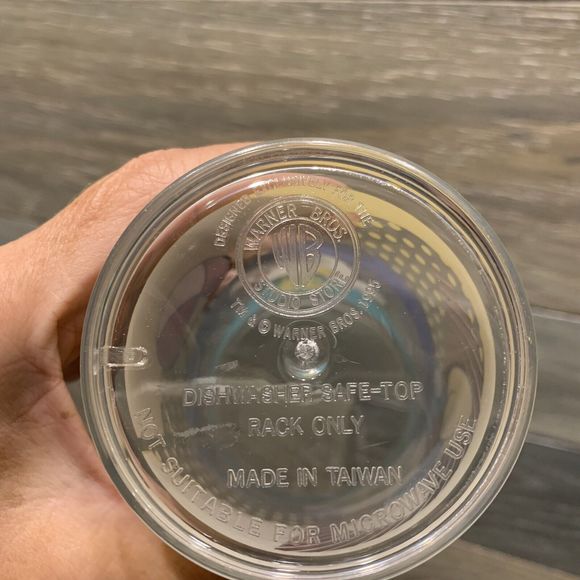 Looney Tunes Acrylic Set 2 Qt. Pitcher Serving Tray 8 -16 oz Tumblers Drinking - Picture 9 of 9